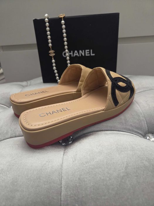 Klapki beżowe chanel