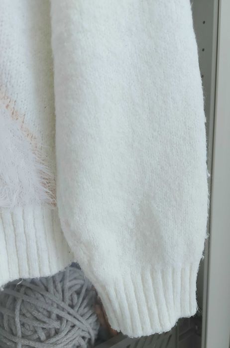 RESERVED Sweterek zimowy z dzwoneczkami biały czerwony roz. 134