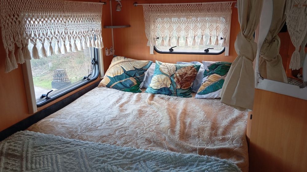 Autocaravana Pilote cama basculante e cama francesa