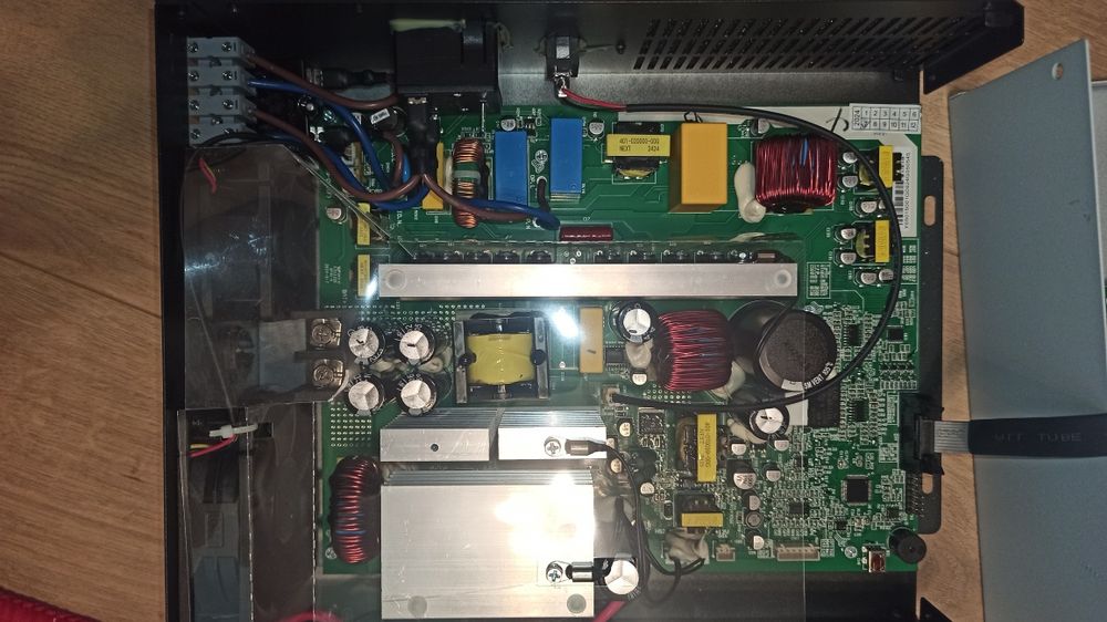 Інвертор гібридний 1кВт під ремонт 12В