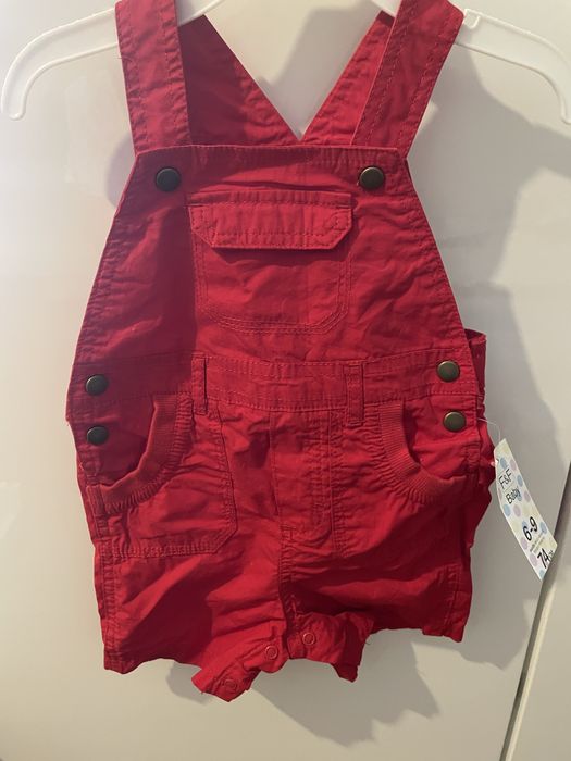 Czerwone ogrodniczki