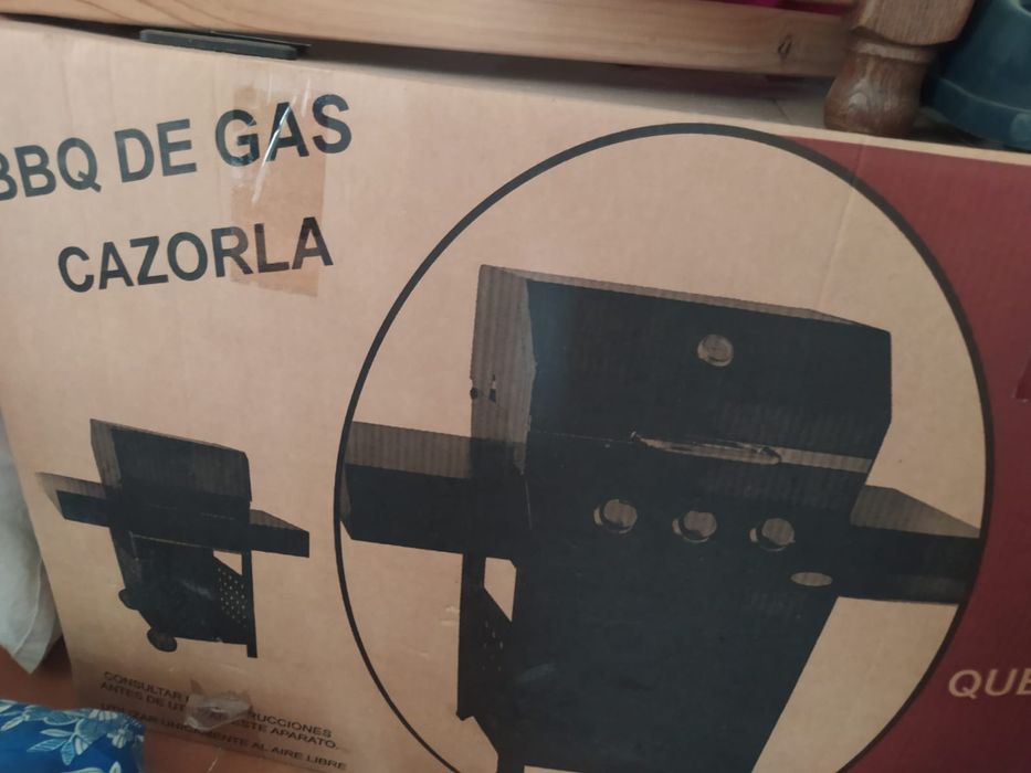 Churrasqueira nova na caixa