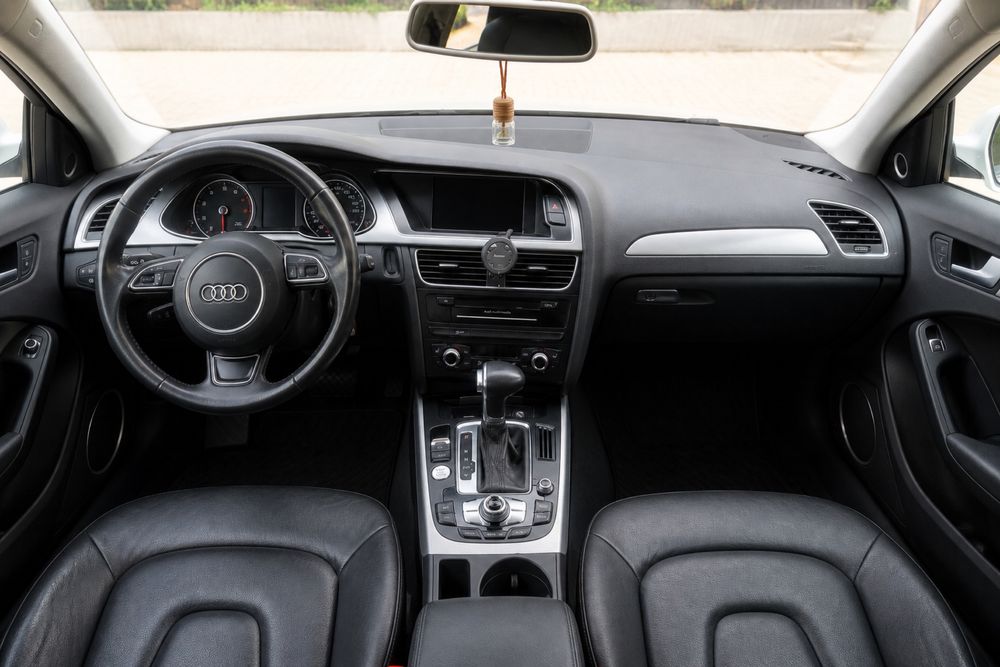 Подам Audi A4 S line 2015 року
