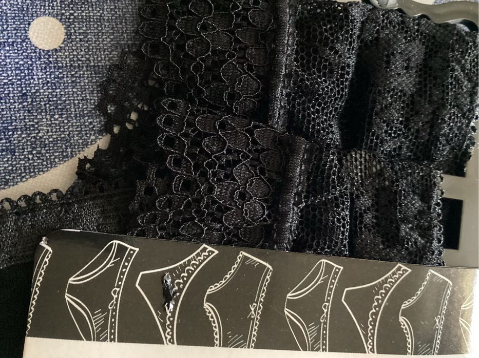 Stringi koronkowe r. L