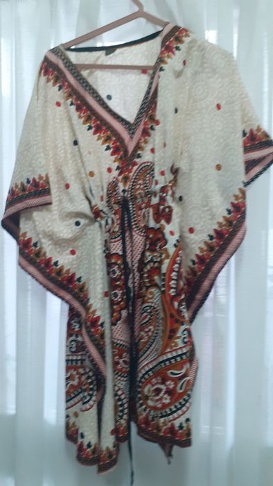 Vestido  que serve para ir para a praia e sair nunca usado da para tod