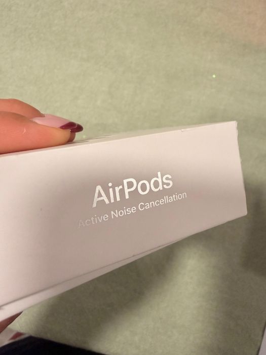 Airpods 4 cancelamento de ruido