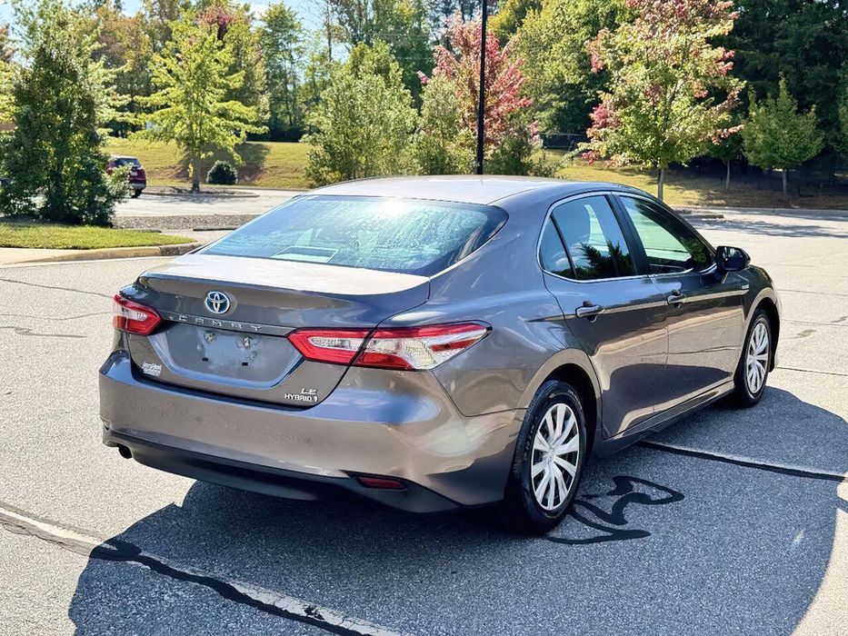 Toyota Camry Hybrid      2019