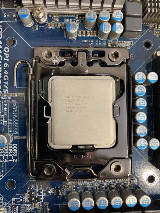 Материнка Gigabyte x58ud3r проц x5560 та 4гб озу