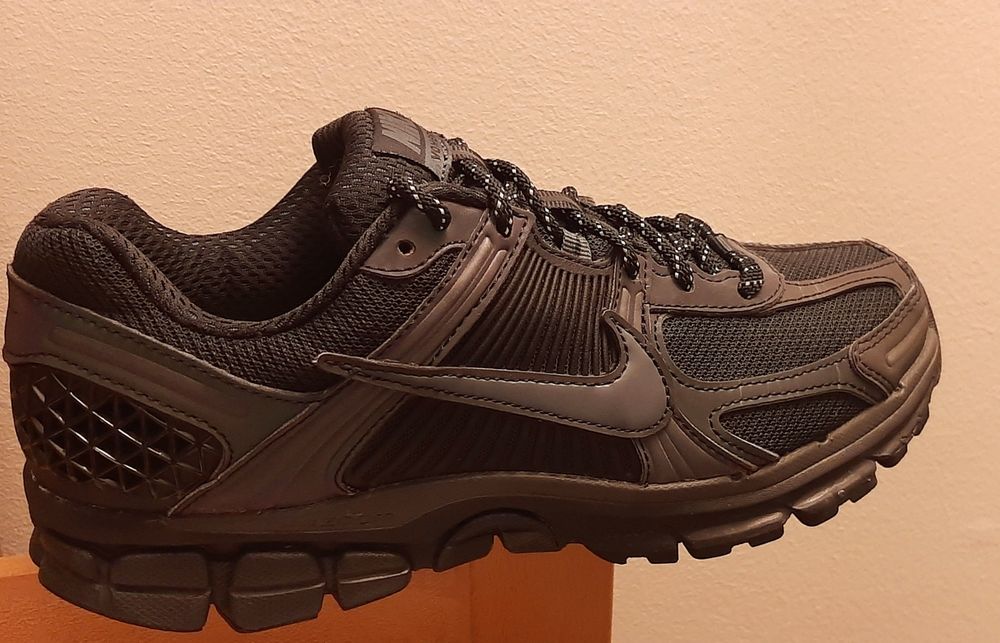 NIKE NOVAS | Nike Zoom Vomero 5 SE