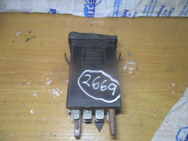 Botão / interruptor aquecimento de bancos AUDI 80 (89, 89Q, 8A, B3)