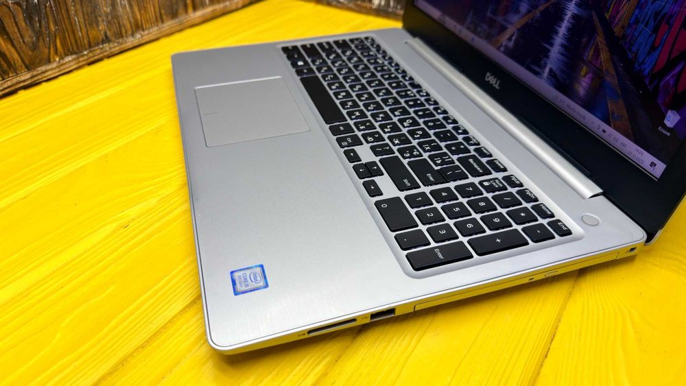 Надійний Офісний Ноутбук Dell Inspiron 5570 /Core i5-8250U/UHD 620