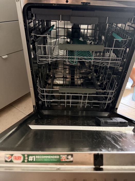 Máquina de Lavar Loiça Candy CNF 4A4S3PSX – Como Nova
