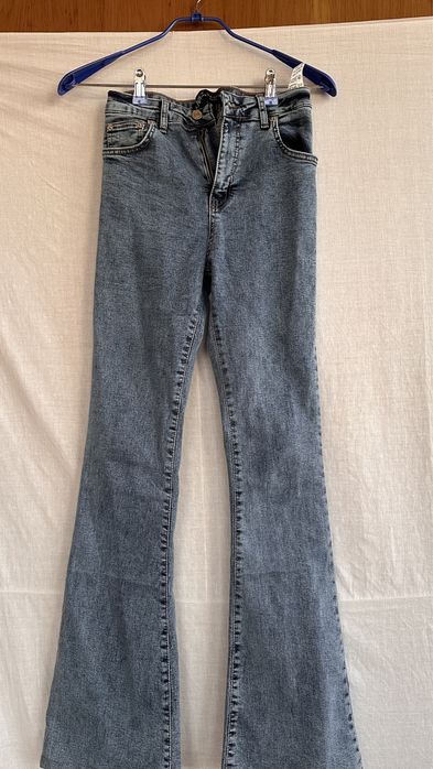 Актуальні джинси кльош