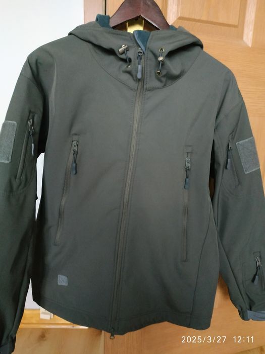 Kurtka softfelowa z kapturem damska, koloru khaki, r M, używana