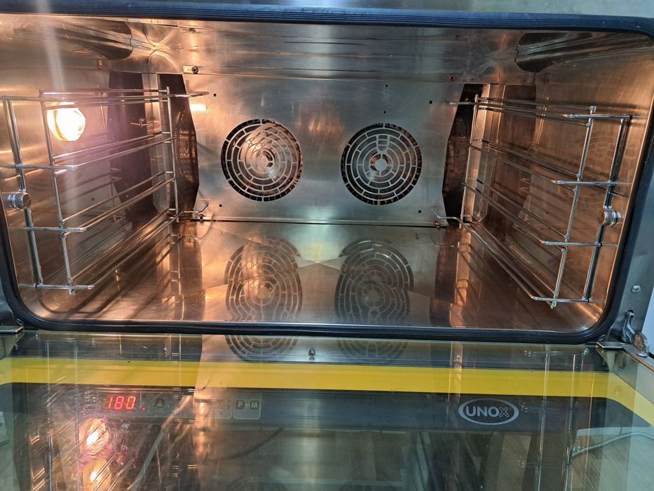 Піч Unox XF190 Rossella конвекційна пекарська