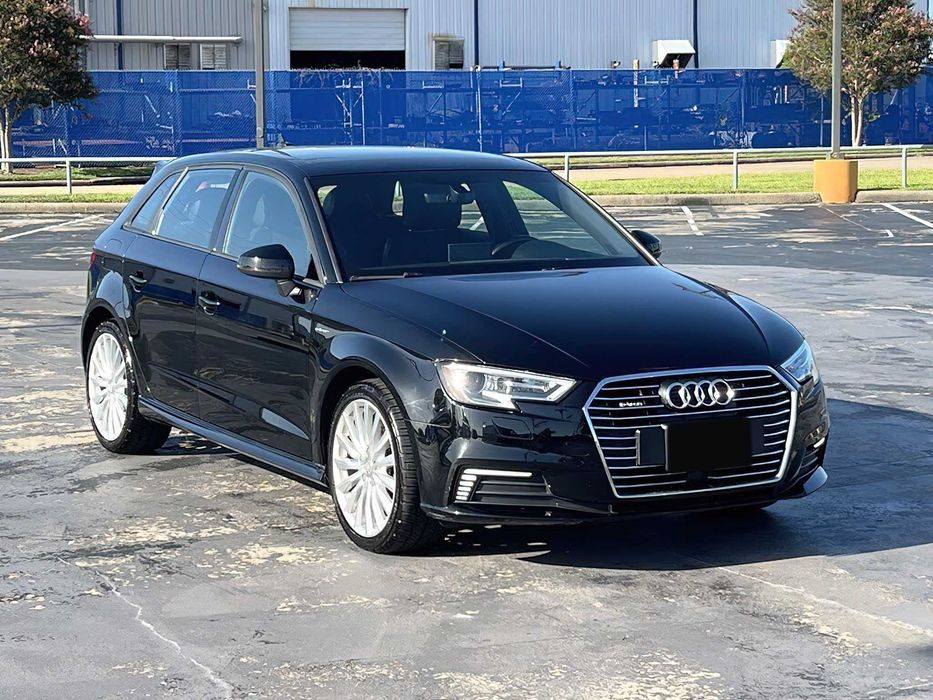 Audi A3 e-tron      2016