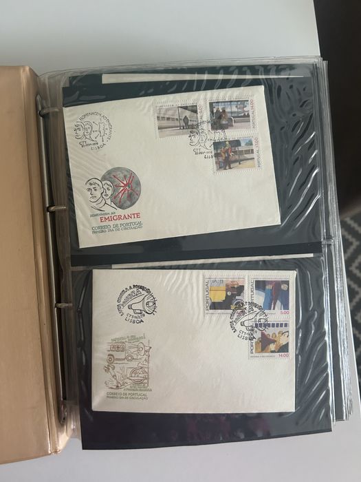 Coleçao de envelopes com selos