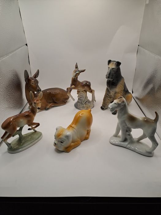 Статуэтка. Статуетка. Собака. Олень.