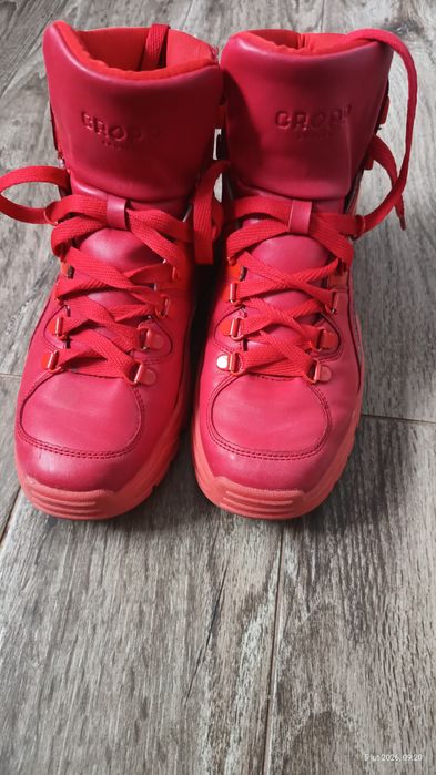 Trapery botki półbuty czerwone Cropp do lasu w góry