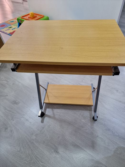 Secretária bom estado