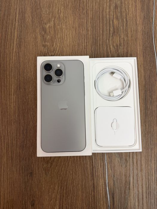 Продам Iphone 15 pro max 256 як Новий