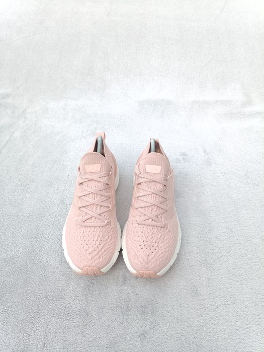 Женские кроссовки Under armour р37-37.5