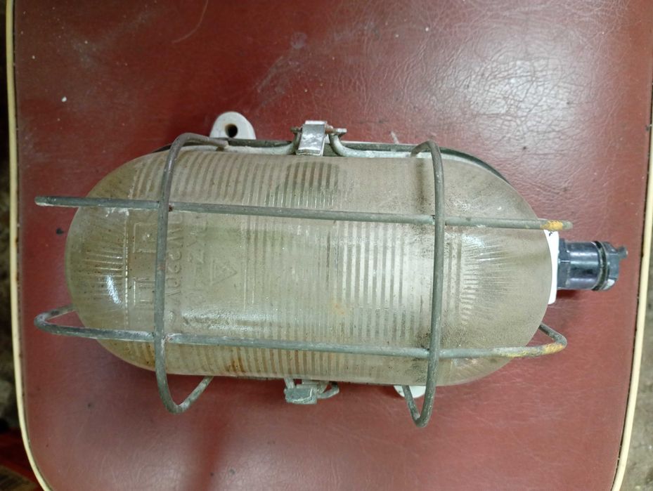 Stare lampy przemysłowe