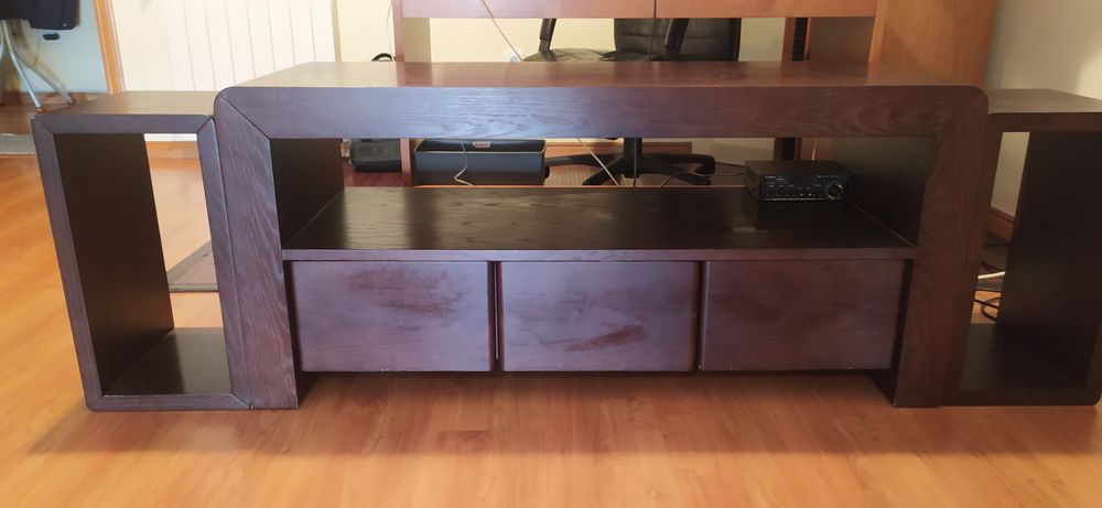 Móvel de TV com 3 gavetas