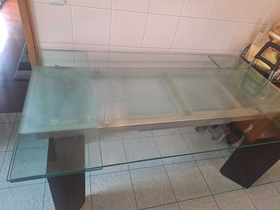 Mesa de Jantar Extensível em Vidro & Pés em Madeira Castanha Escuro