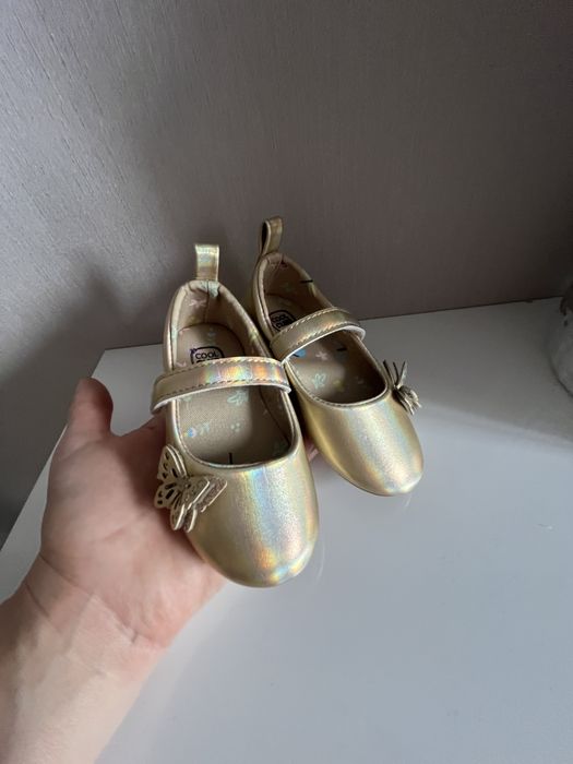 Туфлі на дівчинку  золоті  21 р.
