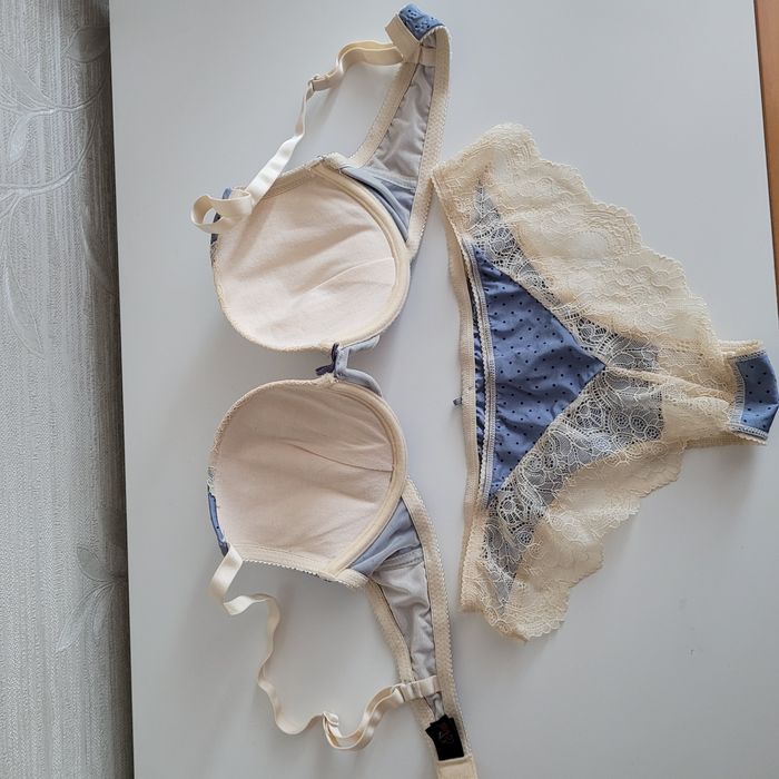 Новый комплект белья 75B, низ S