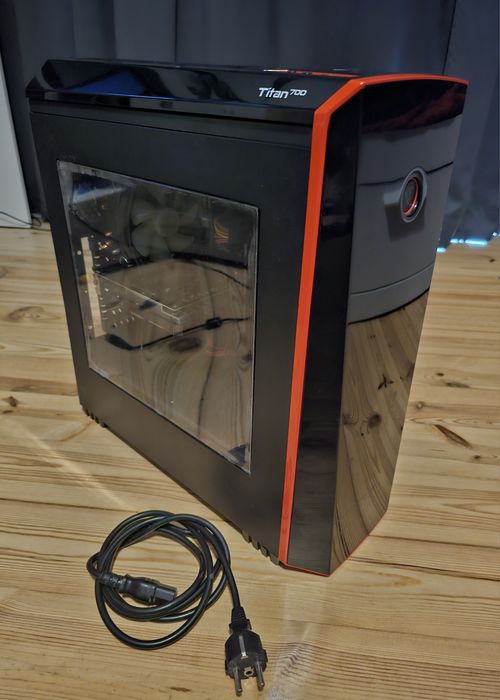 Komputer genesis titan 700