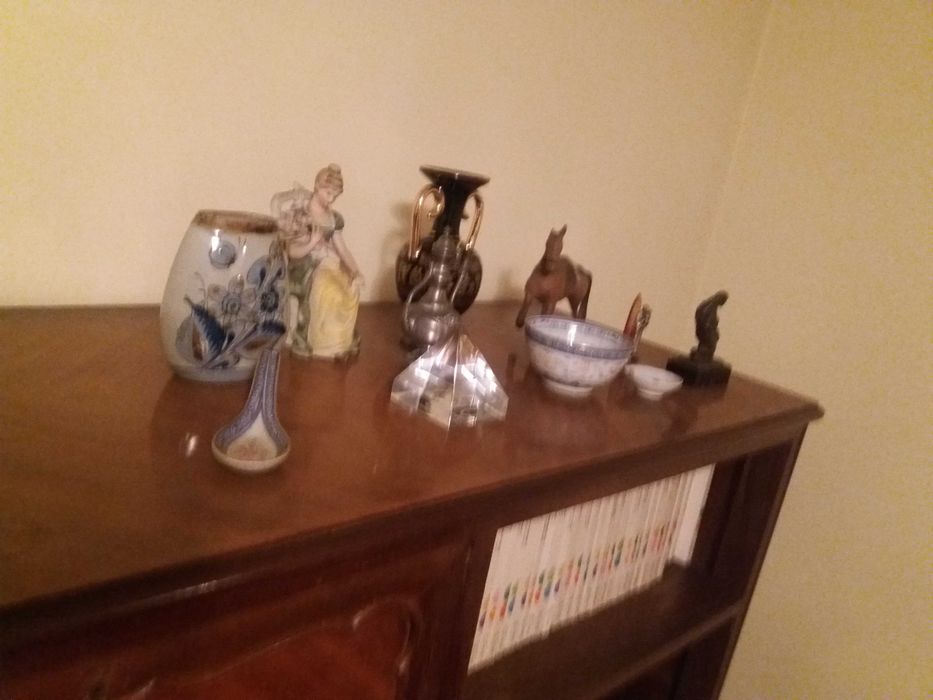 Móvel de Apoio de Sala em Mogno