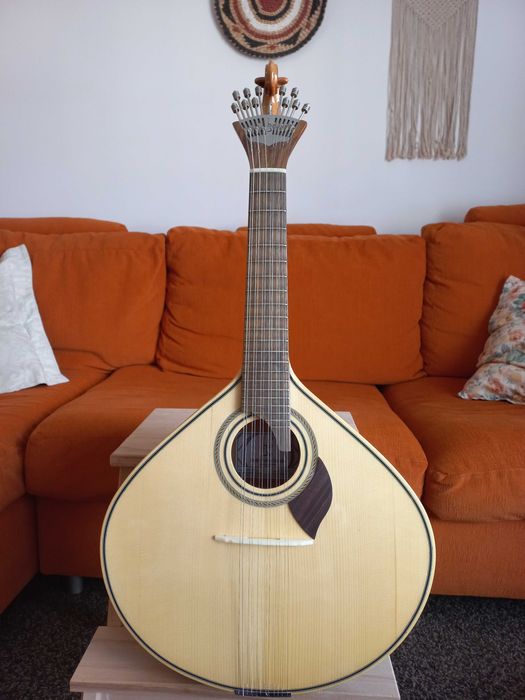 Guitarra Portuguesa nova com conjunto de cordas extra