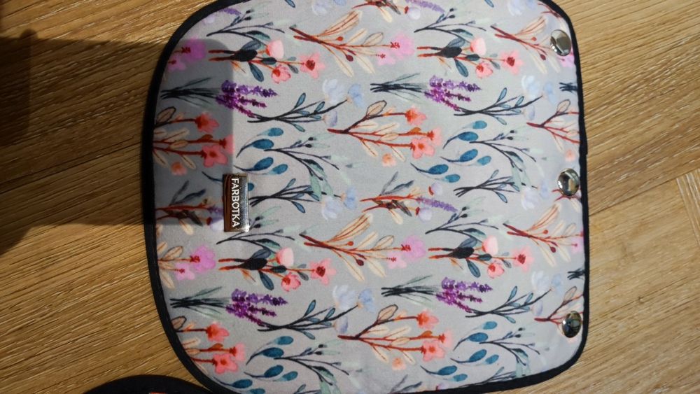 Torebka Saszka nowa plus trzy klapki Farbotka