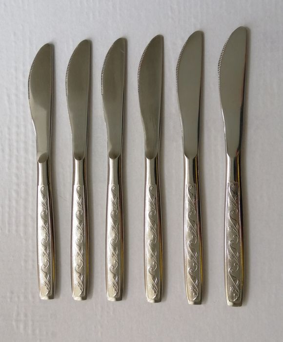 Столовые, десертные, чайные, кофейные ложки, вилки, ножи.