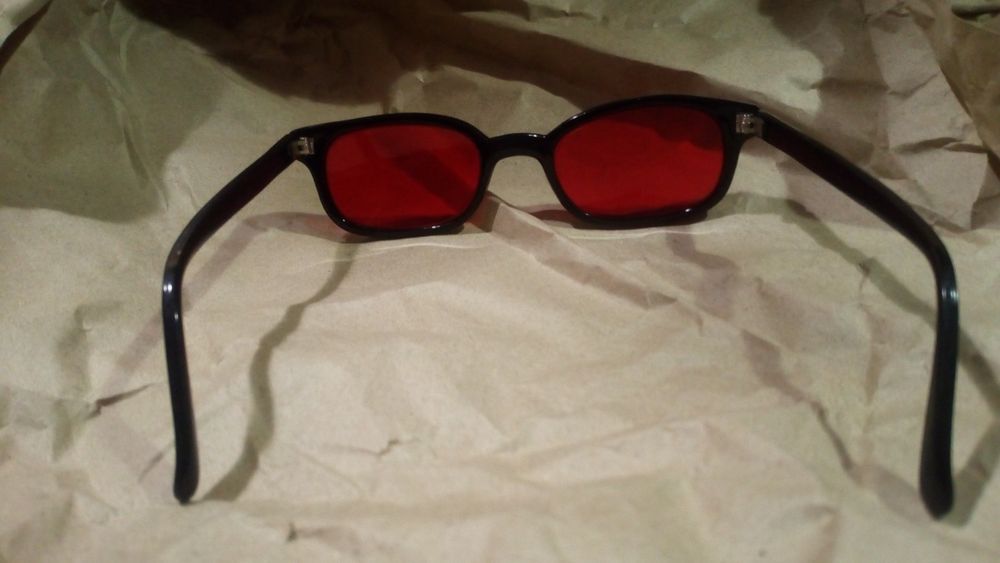 Очки с красными стеклами
