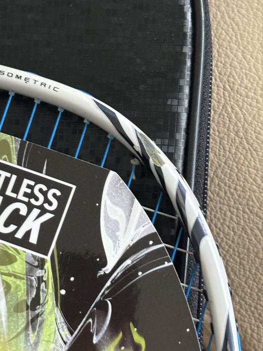 Rakieta Yonex Astrox 99 Tour do badmintona paletka