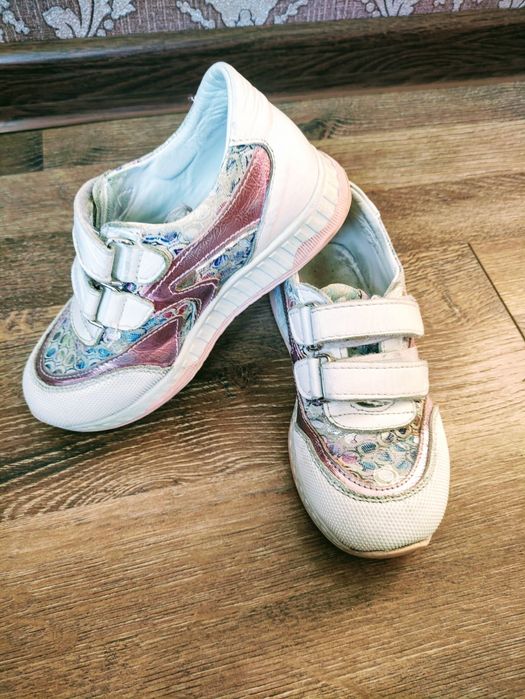 Кросівки для дівчинки