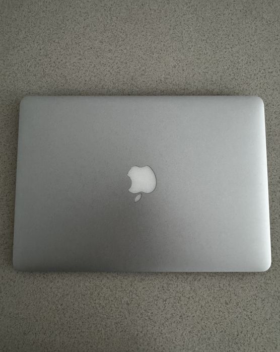 Macbook  Air 13” (2017)