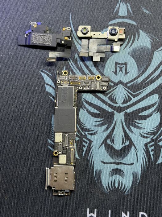 Материнська плата iphone 12 mini чиста донор