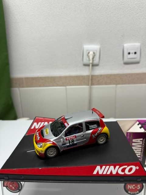 Slot NINCO Renault Clio S1600 1/32 + Punho Parma Electrónico