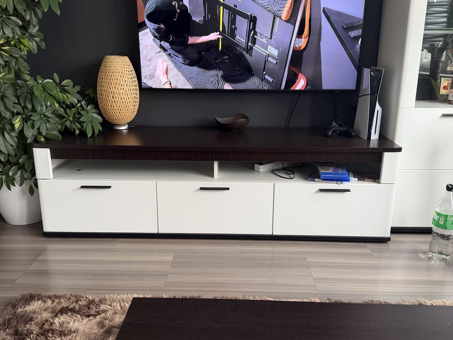 Zestaw szafka rtv komoda, przeszkolny barek i polki scienne
