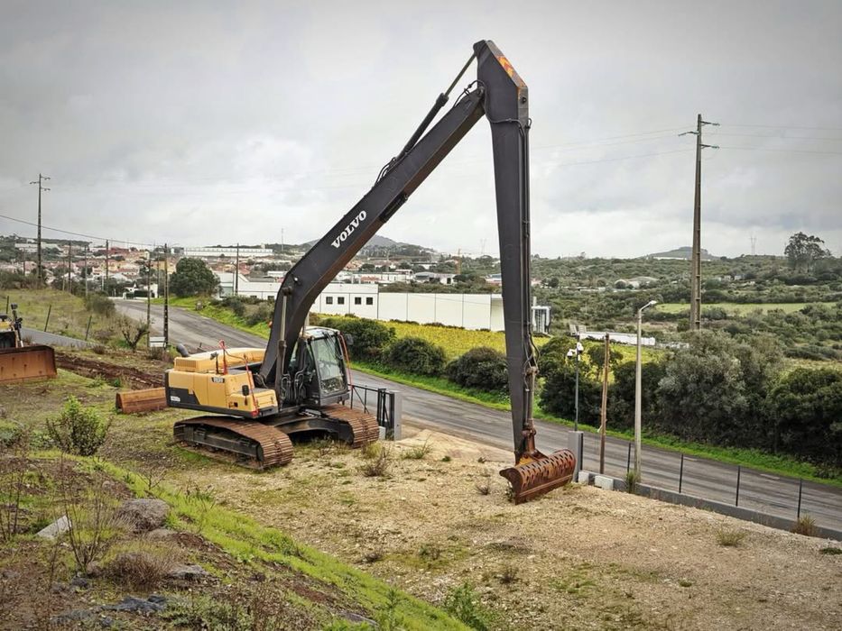 Aluguer Escavadora Giratória Lança Comprida (diversas)