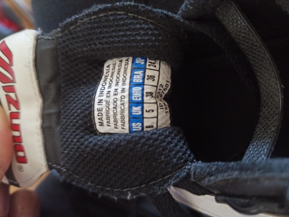 Бутси.mizuno!фірмові майже нові 365