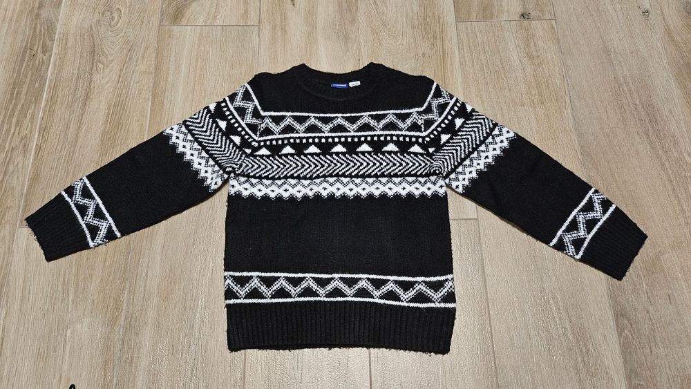 Sweter zimowy 134-140 cm