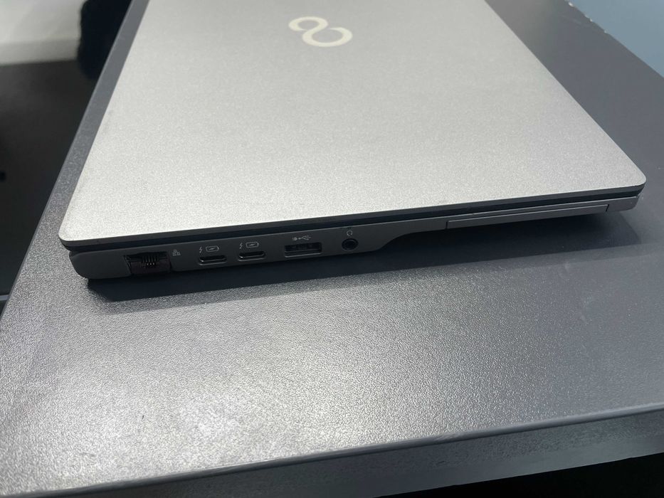 Японія - Fujitsu LifeBook U7312 (Core i5-1235U7\16Gb-DDR4-256Gb-SSD)