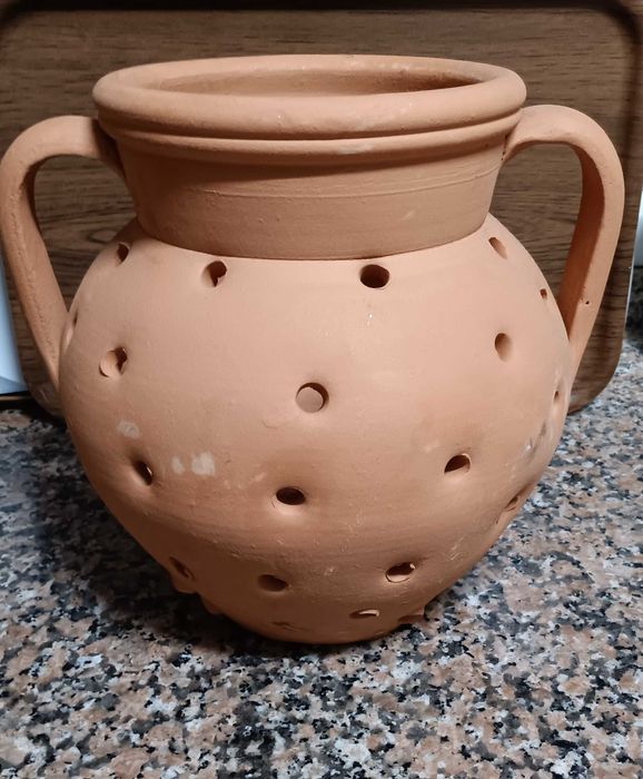 Peça em barro para assar castanhas