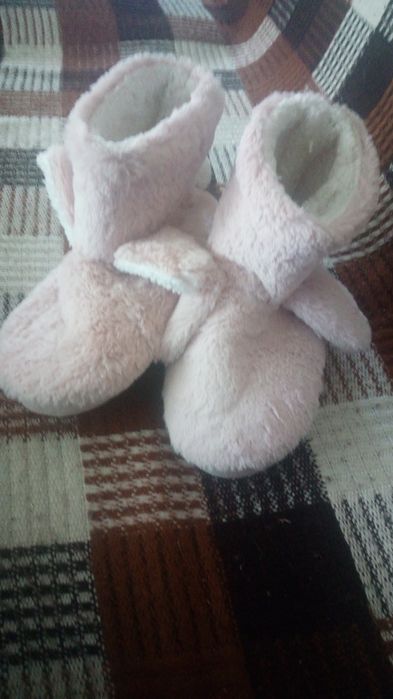 7*Ciepłe kapcie damskie rozmiar 39