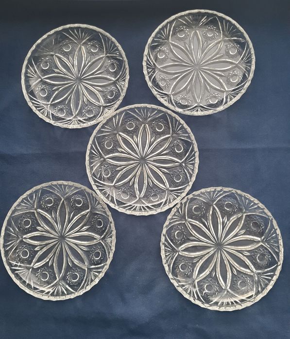 Eleganckie talerzyki szklane do ciasta